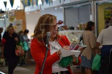 Presentación del calendario solidario 2010 en el Mercado Municipal de Telde (Foto TA)